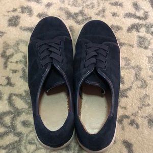 NWOT. Vionic Jean suede shoe. Size 7